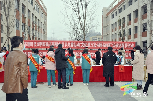 【銅仁市新時(shí)代文明實(shí)踐志愿服務(wù)】“文化進(jìn)萬(wàn)家·鄉(xiāng)園書(shū)畫(huà)室”送春聯(lián)活動(dòng)走進(jìn)松桃