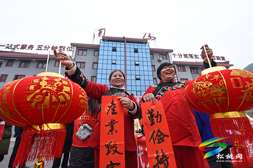 松桃:喜迎新年送春聯(lián) 志愿服務(wù)暖民心