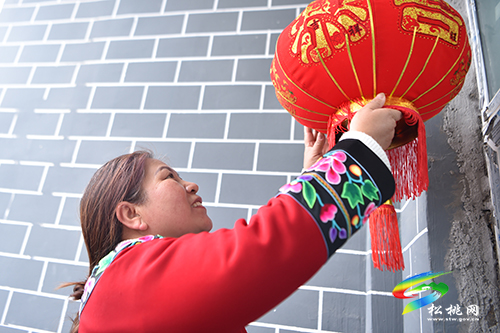 松桃:喜迎新年送春聯(lián) 志愿服務(wù)暖民心