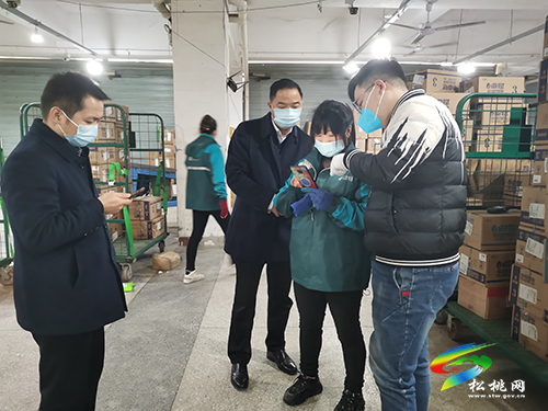 楊秀強到高速北站、汽車北客運站、郵政集團公司、平頭鎮(zhèn)督導物流包裹和春運新冠肺炎疫情防控工作