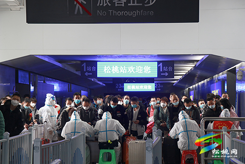 ​松桃火車站：嚴把疫情防控關(guān) 確保旅客平安出行