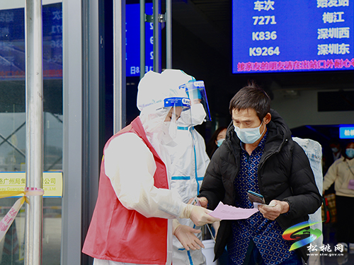 ​松桃火車站：嚴把疫情防控關(guān) 確保旅客平安出行