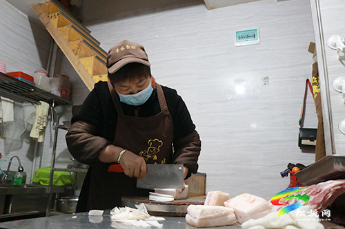【新春走基層】松桃：特色扣肉銷售旺