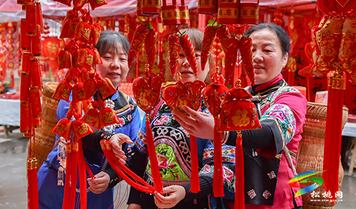 ​【網(wǎng)絡中國節(jié)•春節(jié)】松桃：購年貨　迎新年