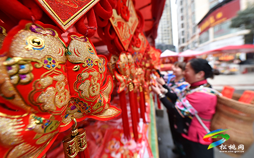 ​【網(wǎng)絡中國節(jié)•春節(jié)】松桃：購年貨　迎新年