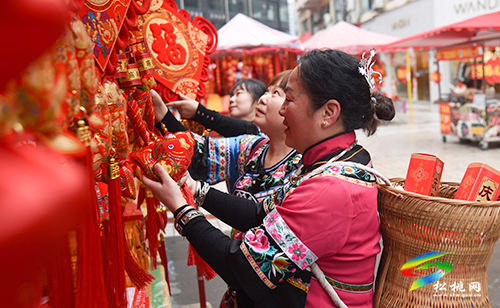 ​【網(wǎng)絡中國節(jié)•春節(jié)】松桃：購年貨　迎新年