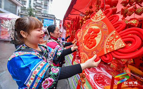 ​【網(wǎng)絡中國節(jié)•春節(jié)】松桃：購年貨　迎新年
