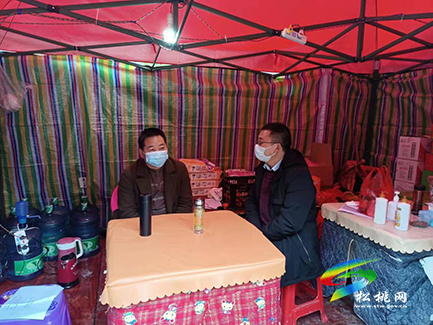 何支六到沿印松高速妙隘出口督導(dǎo)疫情防控服務(wù)工作