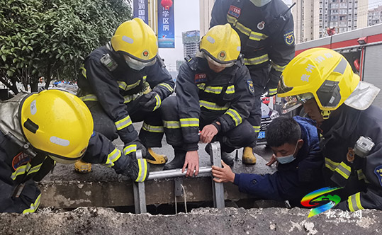 ​地下管道發(fā)生自燃 松桃消防及時處置