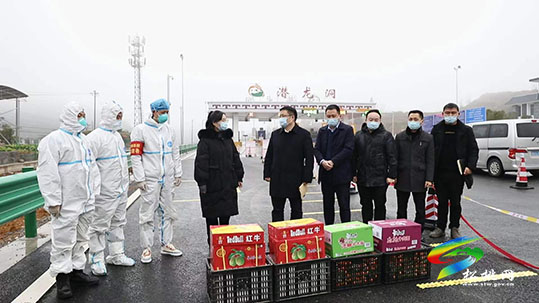 ​陳浩看望慰問疫情防控服務點值守人員