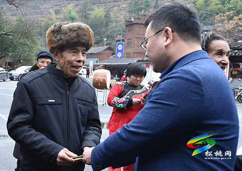 ​松桃金瑞錳業(yè)黨支部、盤石鎮(zhèn)響水洞村黨支部開展支部聯(lián)建活動