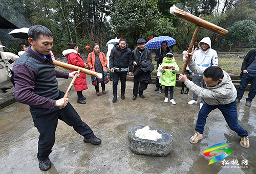 ​【新春走基層】松桃：跳茶燈  烹美食  熱熱鬧鬧過(guò)小年