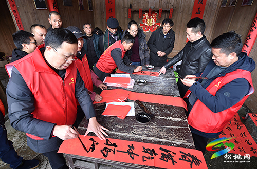 ​【新春走基層】松桃：跳茶燈  烹美食  熱熱鬧鬧過(guò)小年