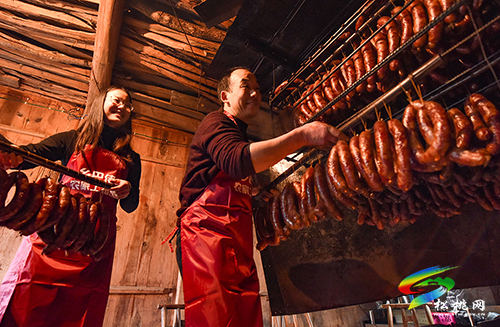 ​【新春走基層】松桃：跳茶燈  烹美食  熱熱鬧鬧過(guò)小年