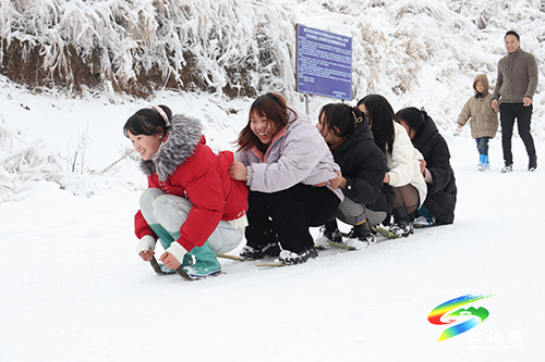【新春走基層】松桃紅石林：雪景迎游客，歡樂過新春