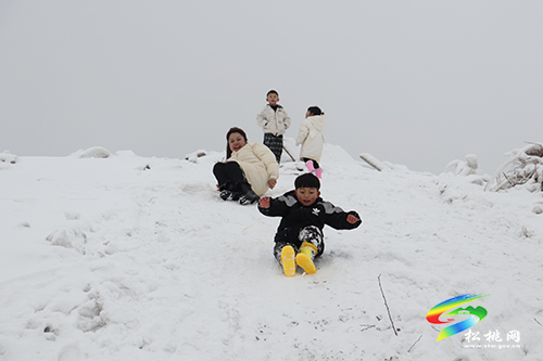 【新春走基層】松桃紅石林：雪景迎游客，歡樂過新春