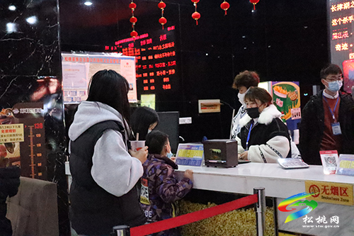 【新春走基層】松桃：春節(jié)檔電影火爆上映中