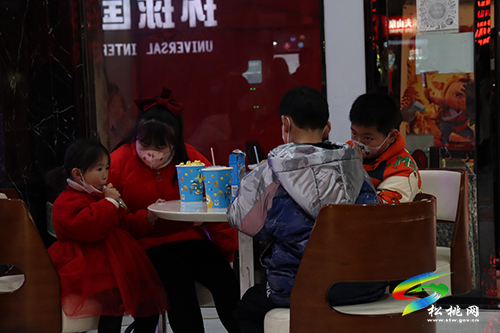 【新春走基層】松桃：春節(jié)檔電影火爆上映中