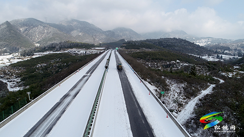 松桃：高速除雪保暢通