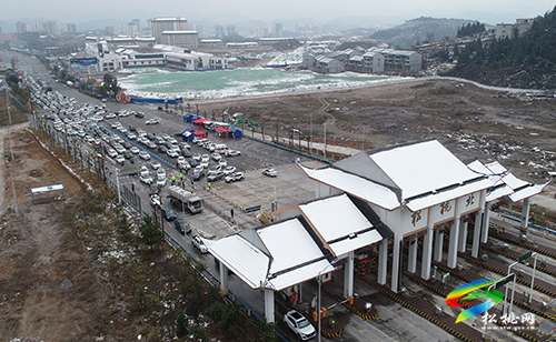 松桃：高速除雪保暢通