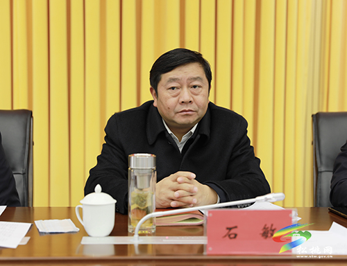 縣委理論學(xué)習(xí)中心組集中學(xué)習(xí)研討新國發(fā)2號文件