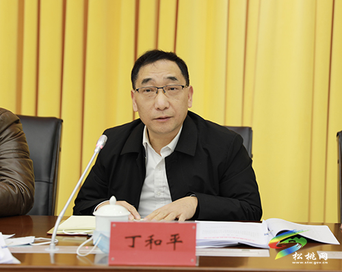 縣委理論學(xué)習(xí)中心組集中學(xué)習(xí)研討新國發(fā)2號文件