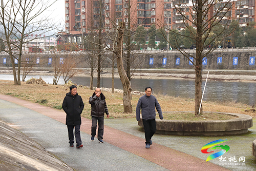 松江河畔塑膠跑道成為群眾休閑運動好去處