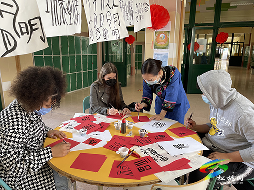 松桃苗族服飾亮相葡萄牙校園