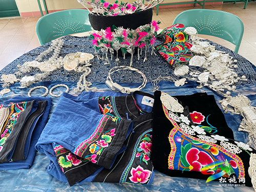 松桃苗族服飾亮相葡萄牙校園