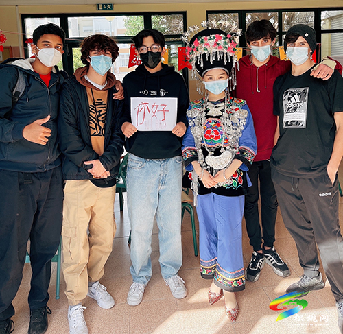 松桃苗族服飾亮相葡萄牙校園