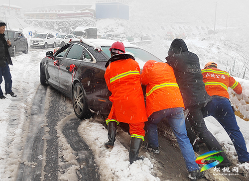 抗凝保暢除冰雪　松桃公路保暢通