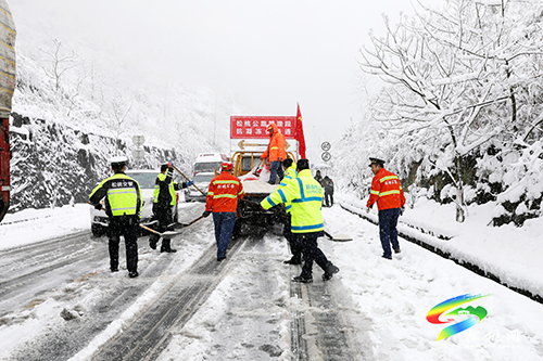 抗凝保暢除冰雪　松桃公路保暢通