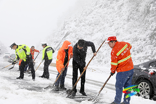 抗凝保暢除冰雪　松桃公路保暢通