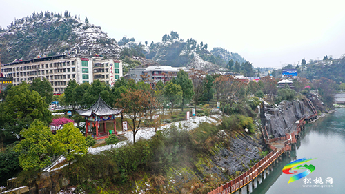 松桃：大雪紛飛美如畫 紅燈籠瞬間變身“雪容融”