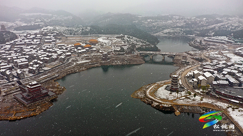 松桃：大雪紛飛美如畫 紅燈籠瞬間變身“雪容融”