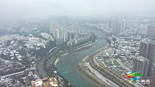 松桃：大雪紛飛美如畫 紅燈籠瞬間變身“雪容融”