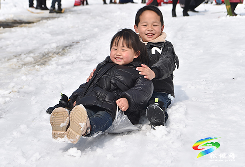 松桃：體驗(yàn)野外滑雪