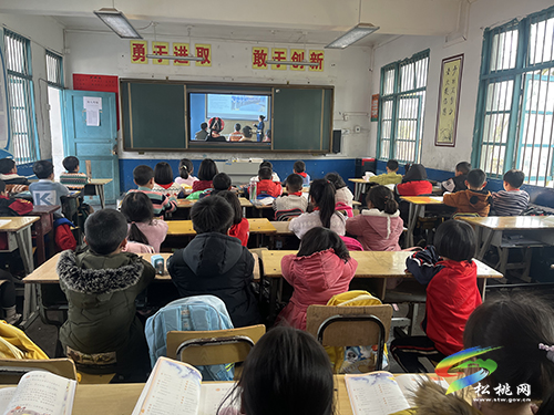 普覺鎮(zhèn)大同完小組織收看2022年春季學(xué)期開學(xué)第一課