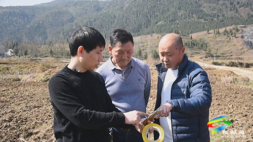 松桃農(nóng)業(yè)農(nóng)村局推行“一車一碼”精準(zhǔn)打通便民服務(wù)通道