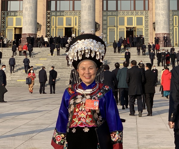 石麗平代表：讓少數(shù)民族搬遷群眾更好地融入城市生活