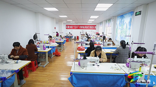 【黃金十年·沿著高速看變化②】石梁鄉(xiāng)：從“兩小時回家路”到“半小時經(jīng)濟圈”