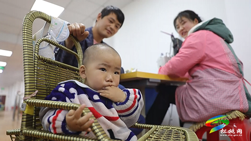 【黃金十年·沿著高速看變化②】石梁鄉(xiāng)：從“兩小時回家路”到“半小時經(jīng)濟圈”