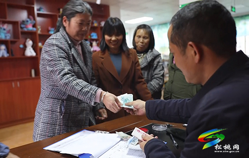 【黃金十年·沿著高速看變化②】石梁鄉(xiāng)：從“兩小時回家路”到“半小時經(jīng)濟圈”