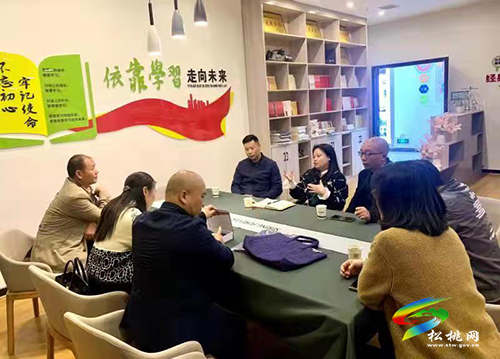 碧江區(qū)融媒體中心來松桃考察新時代文明實踐“三心”融合建設工作