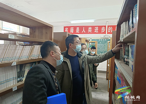 甘龍鎮(zhèn)多部門(mén)聯(lián)合開(kāi)展“掃黃打非”暨校園周邊安全檢查專(zhuān)項(xiàng)行動(dòng)