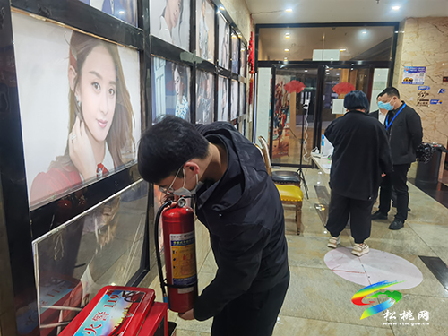 市“掃黃打非”檢查組到松桃開展出版物市場聯(lián)合檢查