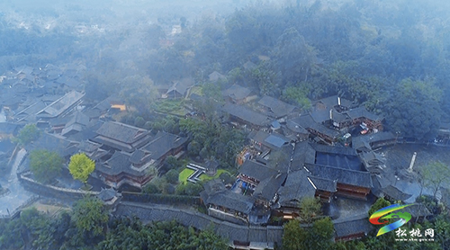 【黃金十年·沿著高速看變化⑥】正大鎮(zhèn)：鼓響不怕山路遠(yuǎn)　康莊大道進(jìn)苗家