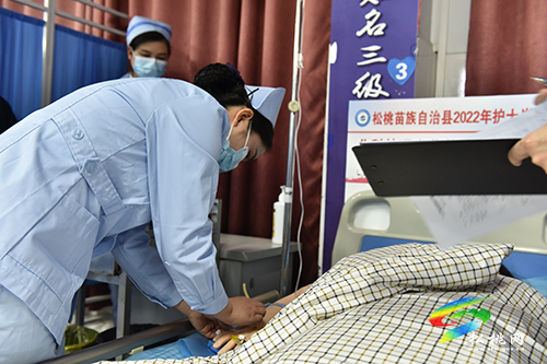 ​松桃：強(qiáng)化護(hù)理技能　展示護(hù)理風(fēng)采