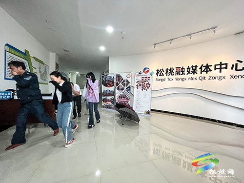 松桃融媒體中心開展消防演練活動