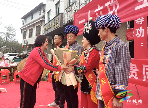 松桃：熱熱鬧鬧送喜報　“光榮之家”更光榮
